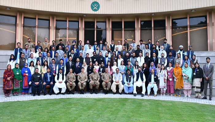 معرکہ حق میں شکست خوردہ بھارت دہشتگردوں کے ذریعے ہائبرڈ جنگ کو فروغ دے رہا ہے: فیلڈ مارشل